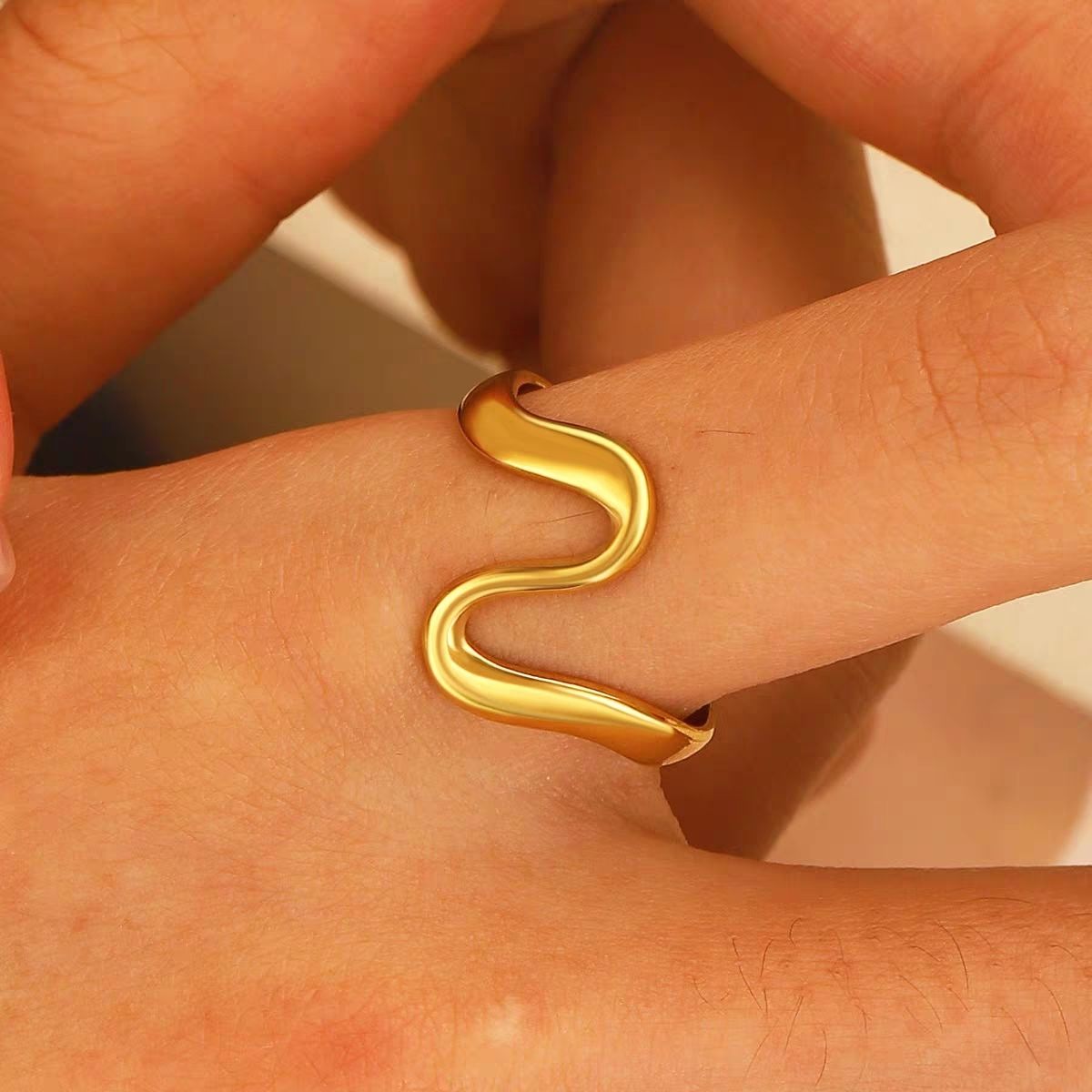 Ins Style S-Shaped Gold Ring, Tarnish-Free Titanium Steel, Waterproof Everyday Jewelry
